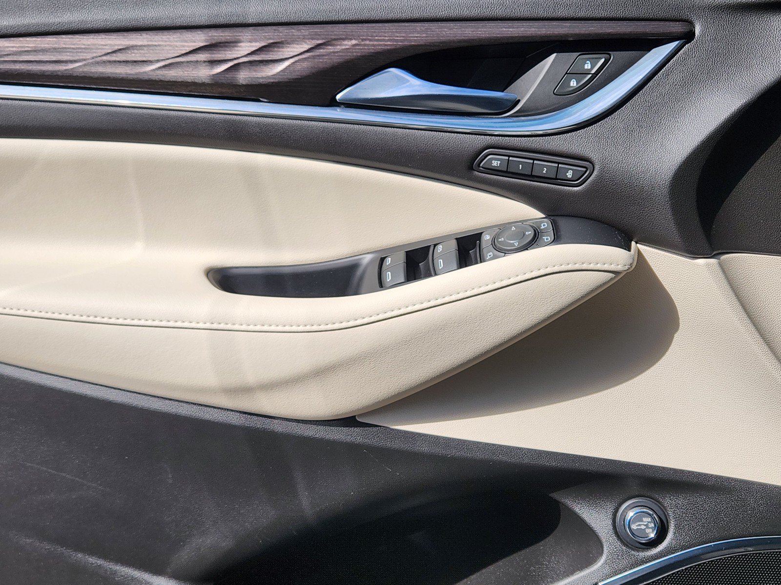 Used 2023 Buick Enclave Avenir w/ Avenir Technology Package FWD image 22
