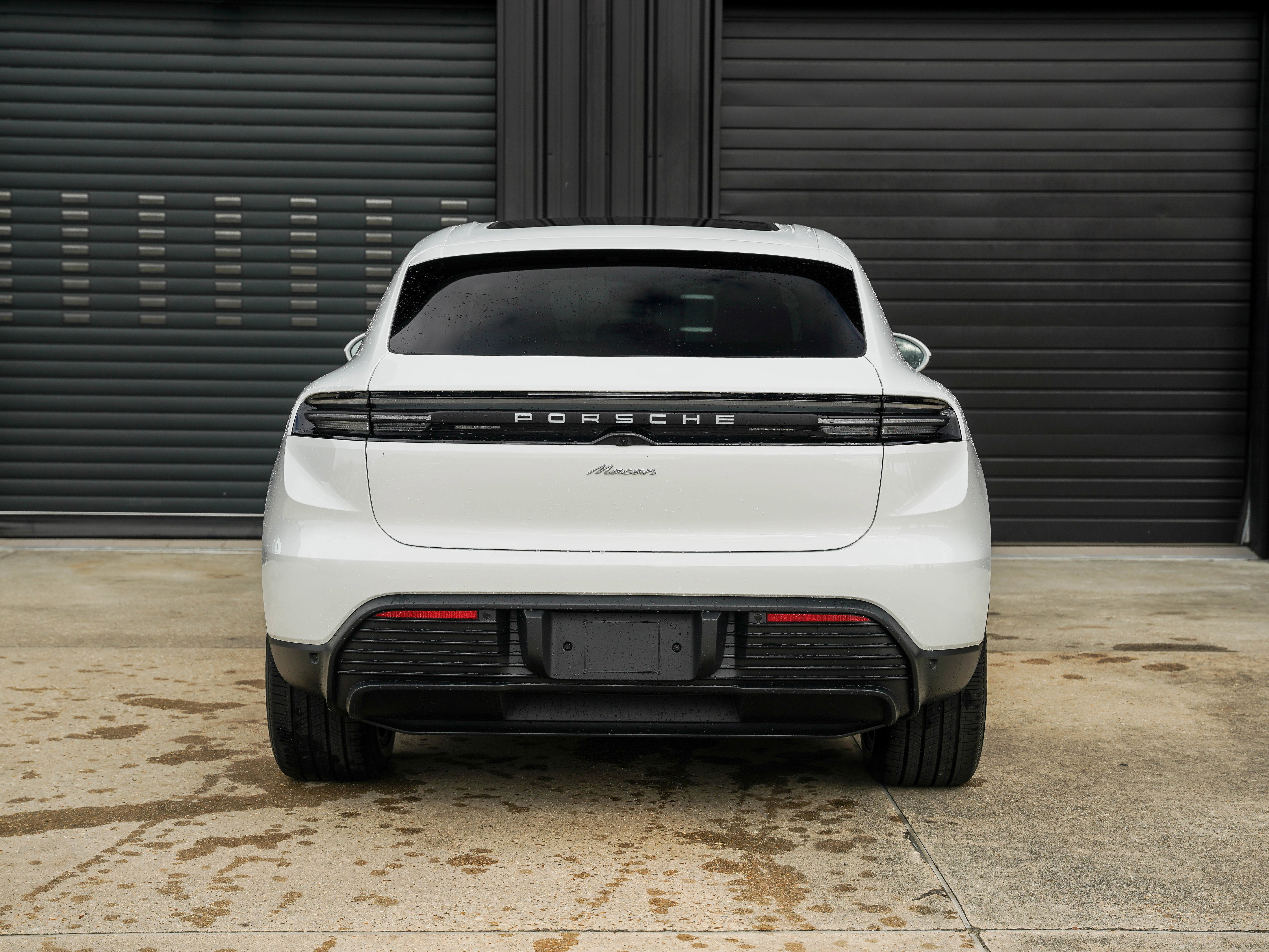 Certified 2025 Porsche Macan Electric image 9