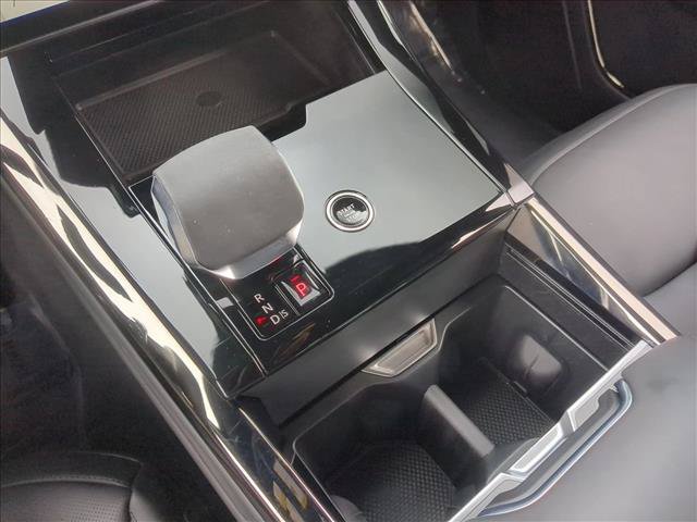 Used 2025 Land Rover Range Rover Sport SE AWD/4WD image 19
