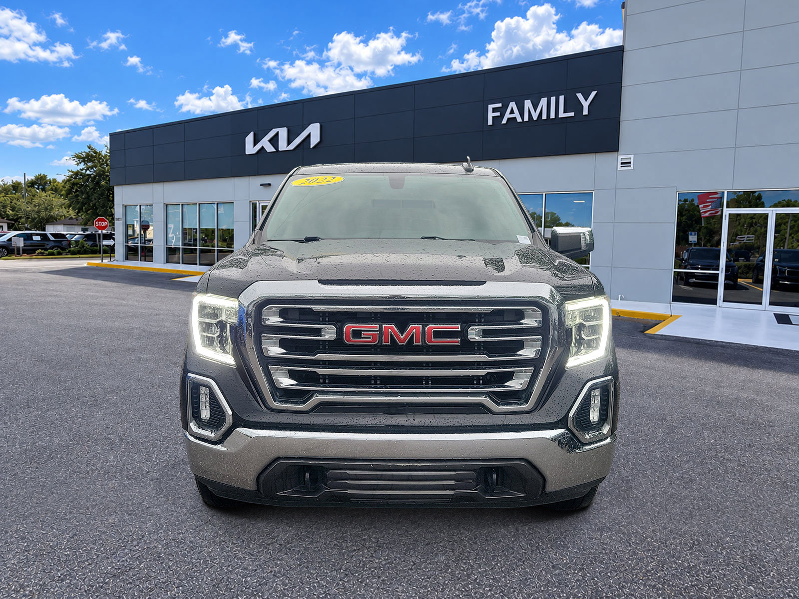 Used 2022 GMC Sierra 1500 SLT AWD/4WD image 2