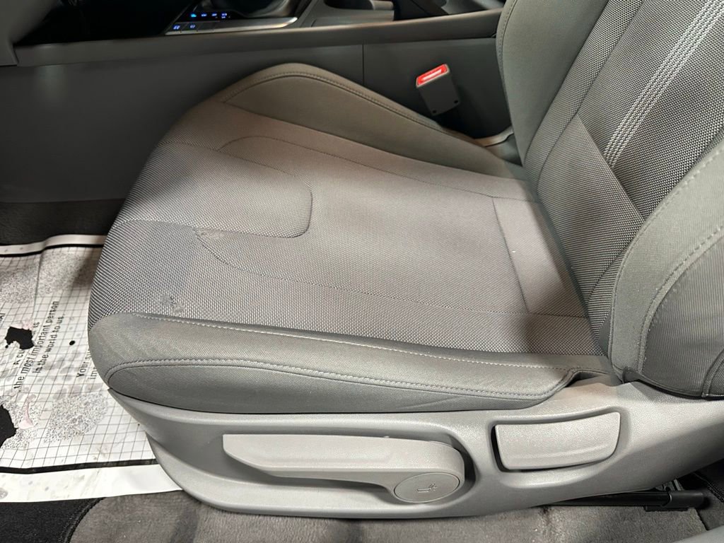 Used 2025 Hyundai Elantra SE image 13