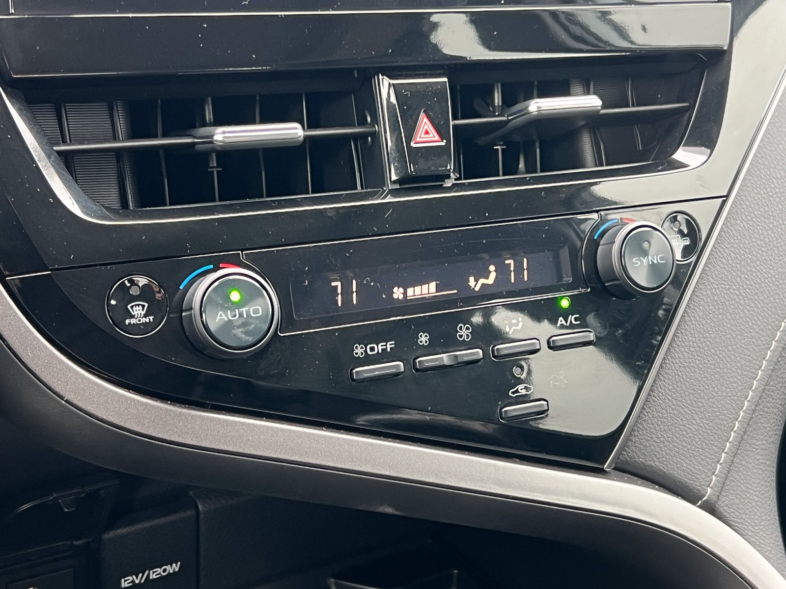 Used 2022 Toyota Camry XSE FWD image 25