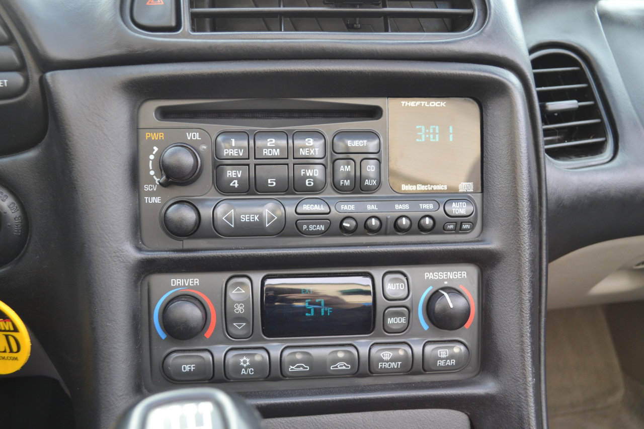 Used 2000 Chevrolet Corvette Convertible w/ Memory Pkg image 19