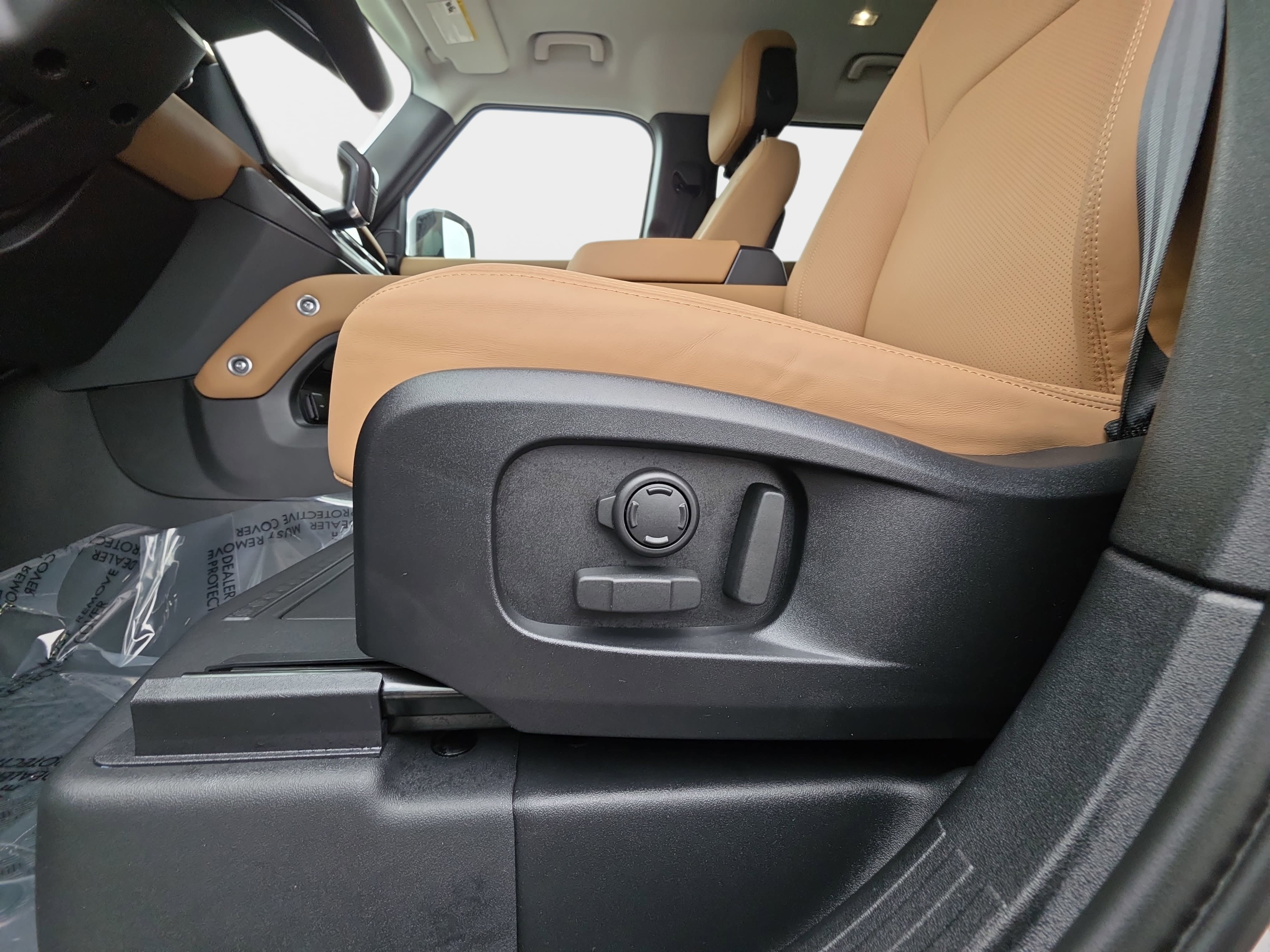 New 2026 Land Rover Defender 110 X-Dynamic SE AWD/4WD image 28