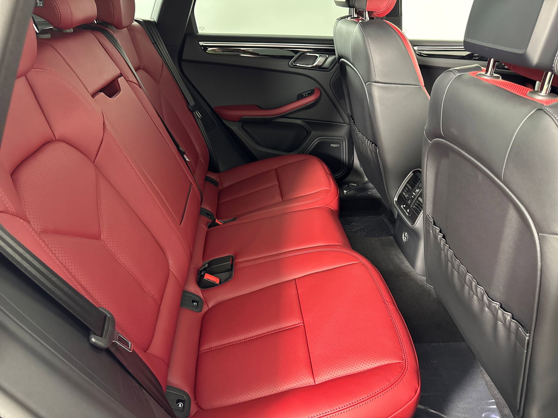 Certified 2026 Porsche Macan image 27