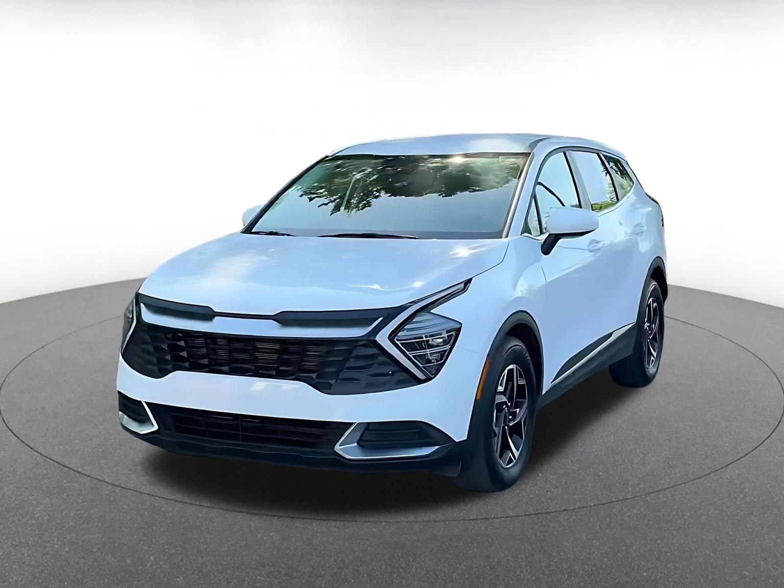 Used 2025 Kia Sportage LX FWD image 7