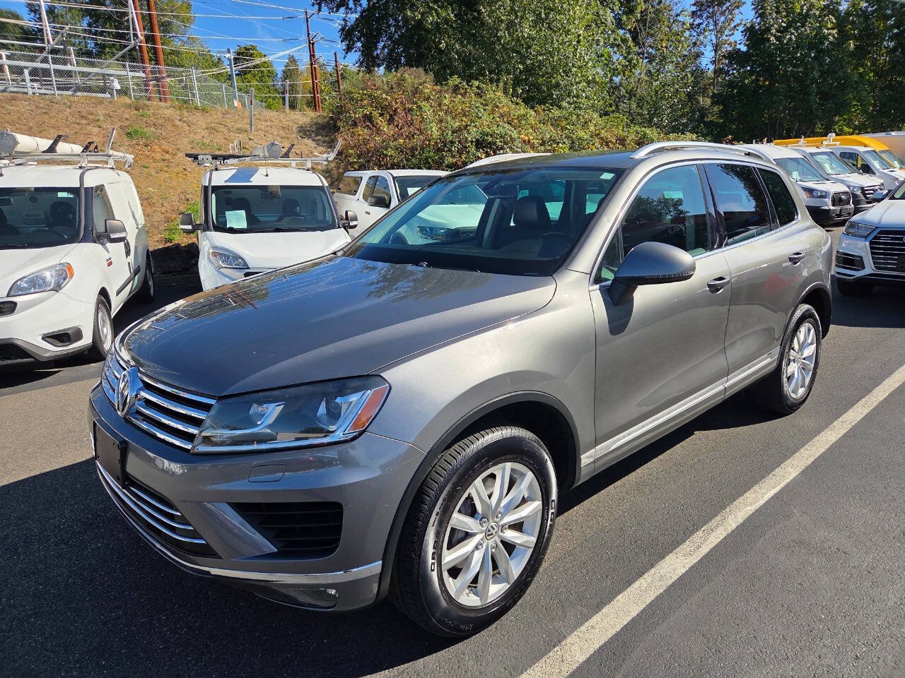 Used 2015 Volkswagen Touareg Sport AWD/4WD image 3