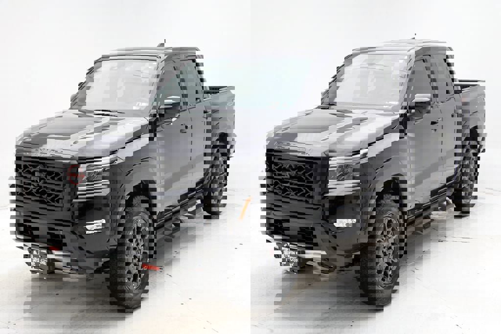 Used 2023 Nissan Frontier PRO-4X w/ Pro-4X Premium Package image 2