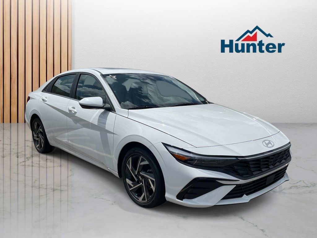 Certified 2025 Hyundai Elantra SEL FWD image 1