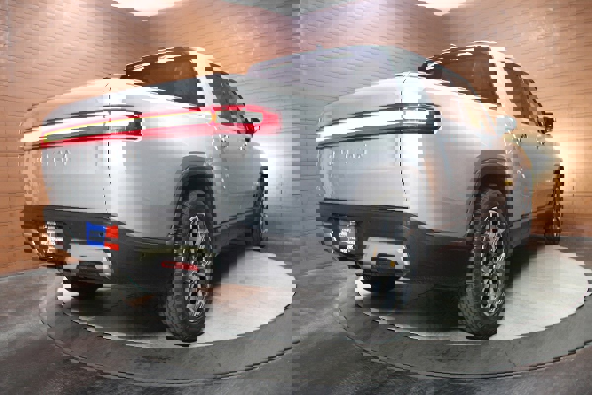 Used 2023 Rivian R1T Adventure image 7