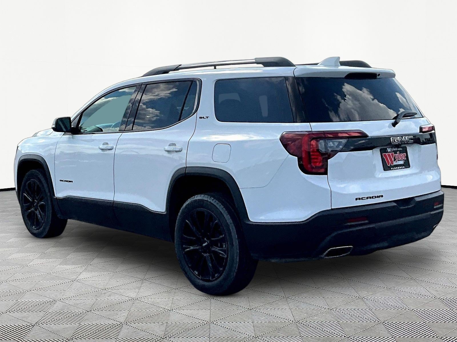 Used 2023 GMC Acadia SLT w/ Elevation Edition FWD image 4