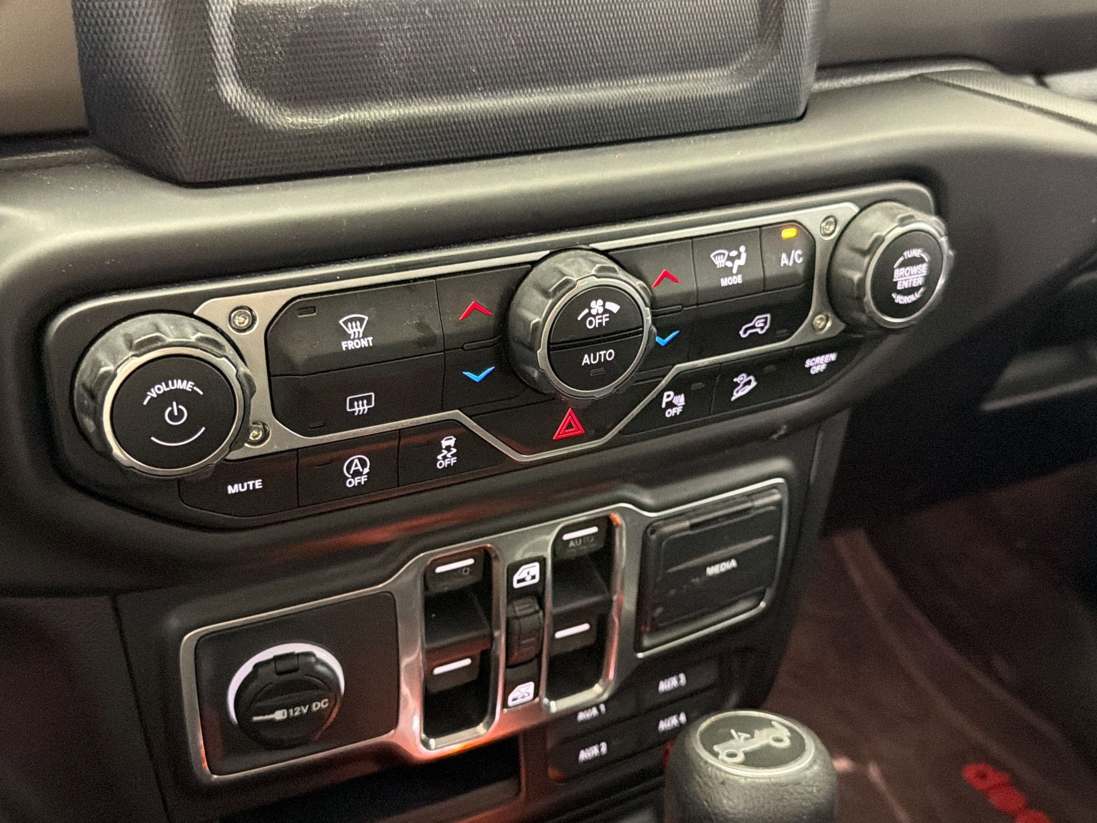 Used 2018 Jeep Wrangler Unlimited Sport S AWD/4WD image 17