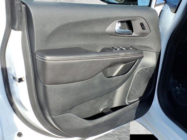 New 2026 Chrysler Pacifica Select image 7