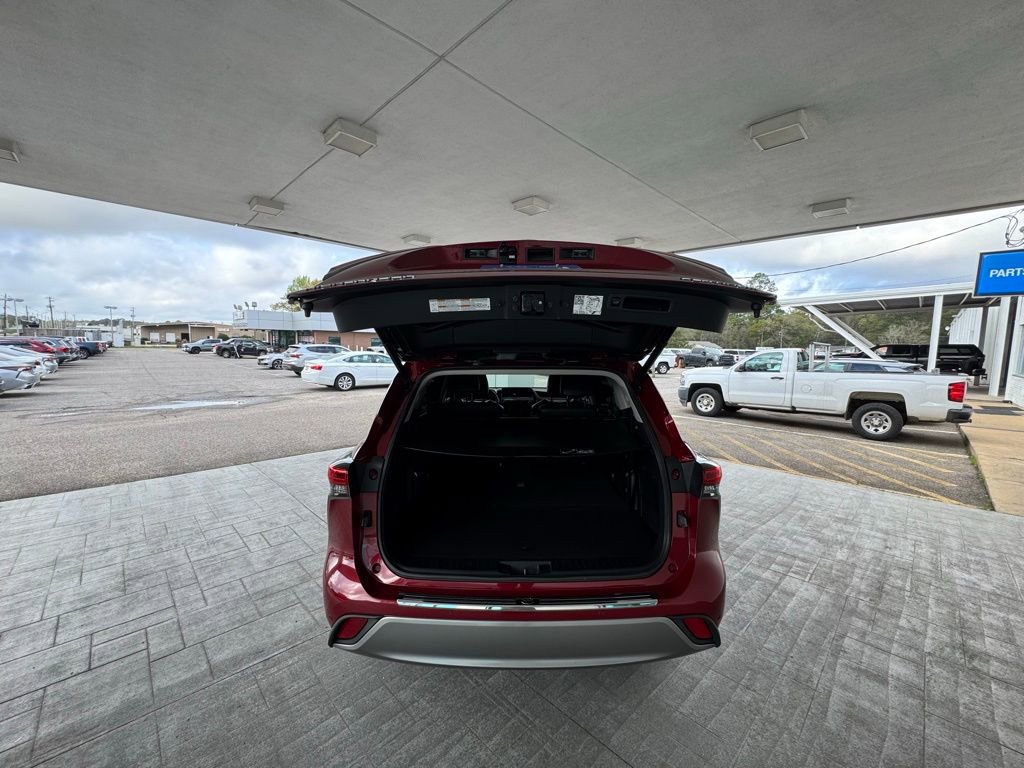 Used 2022 Toyota Highlander Platinum image 8