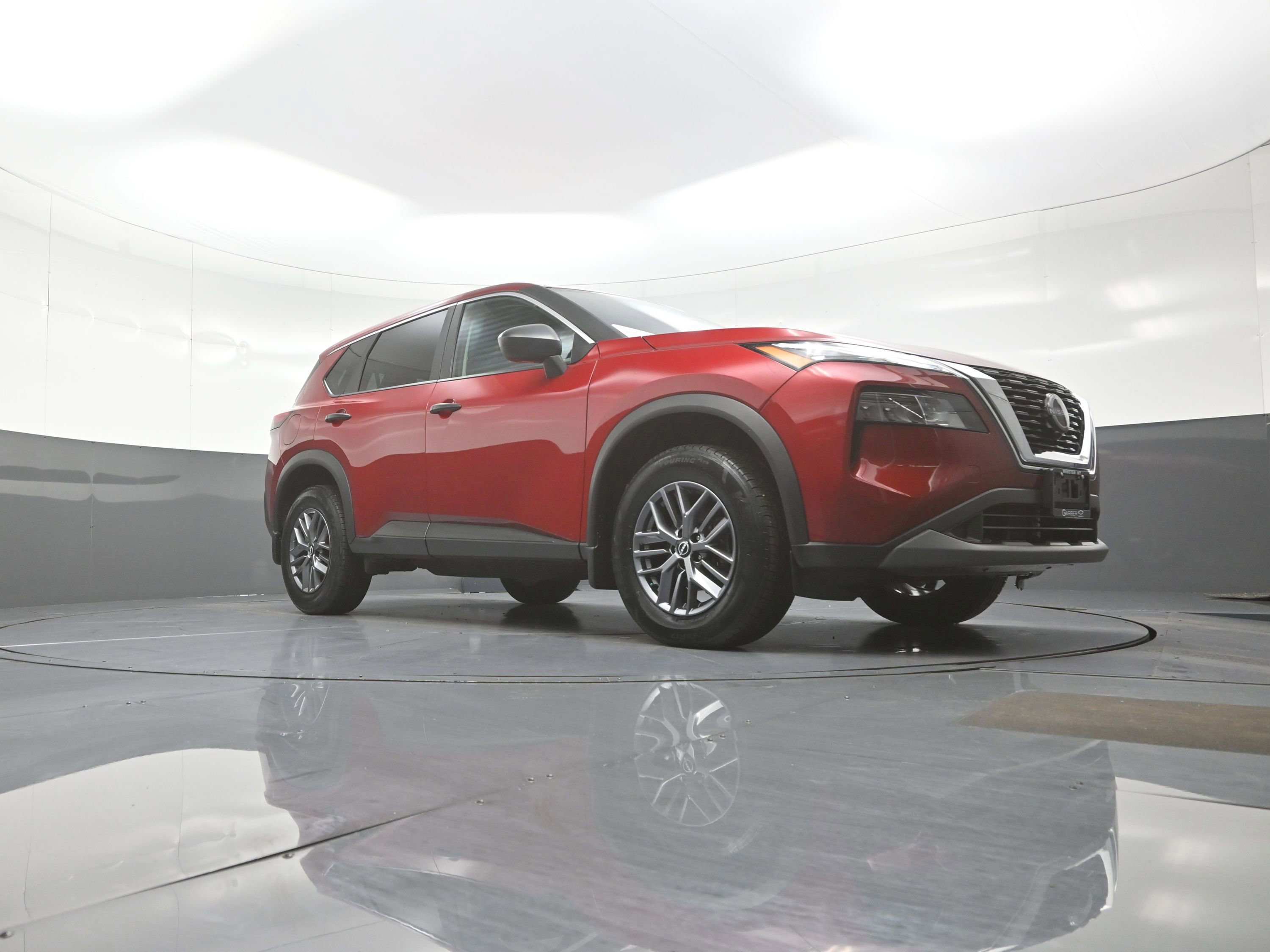Used 2023 Nissan Rogue S AWD/4WD image 9