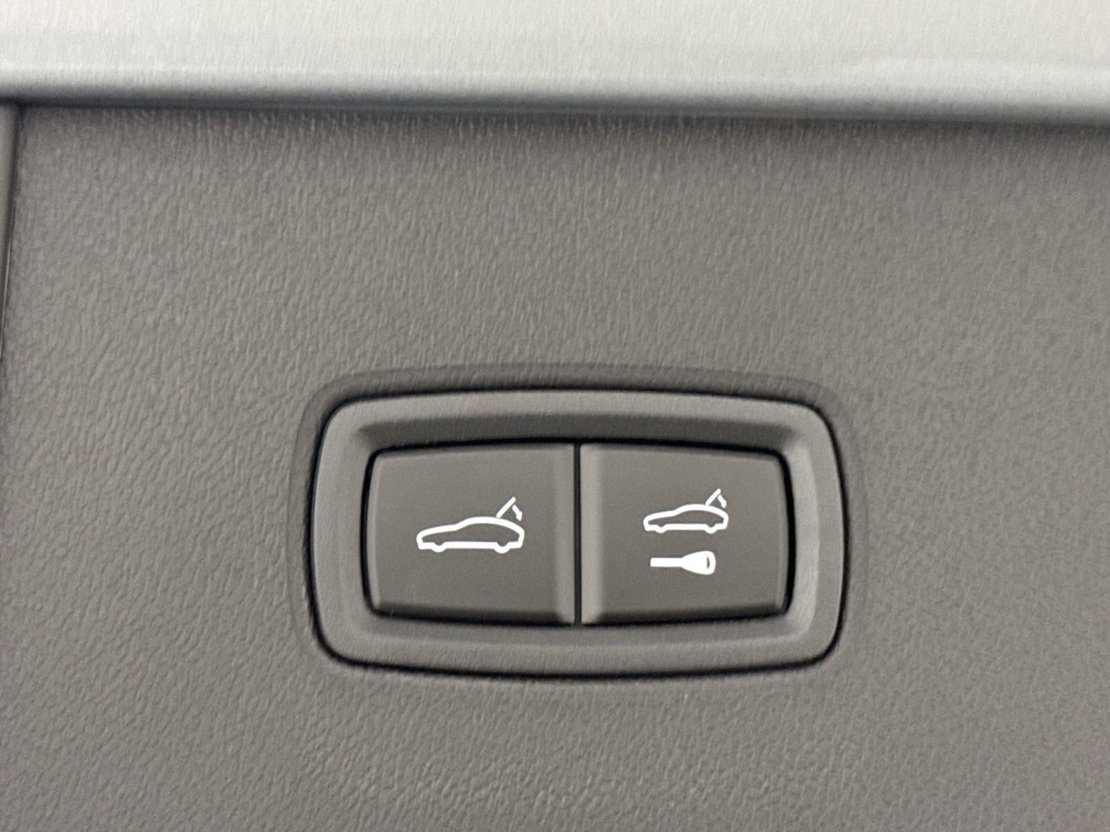 Used 2025 Porsche Cayenne image 34