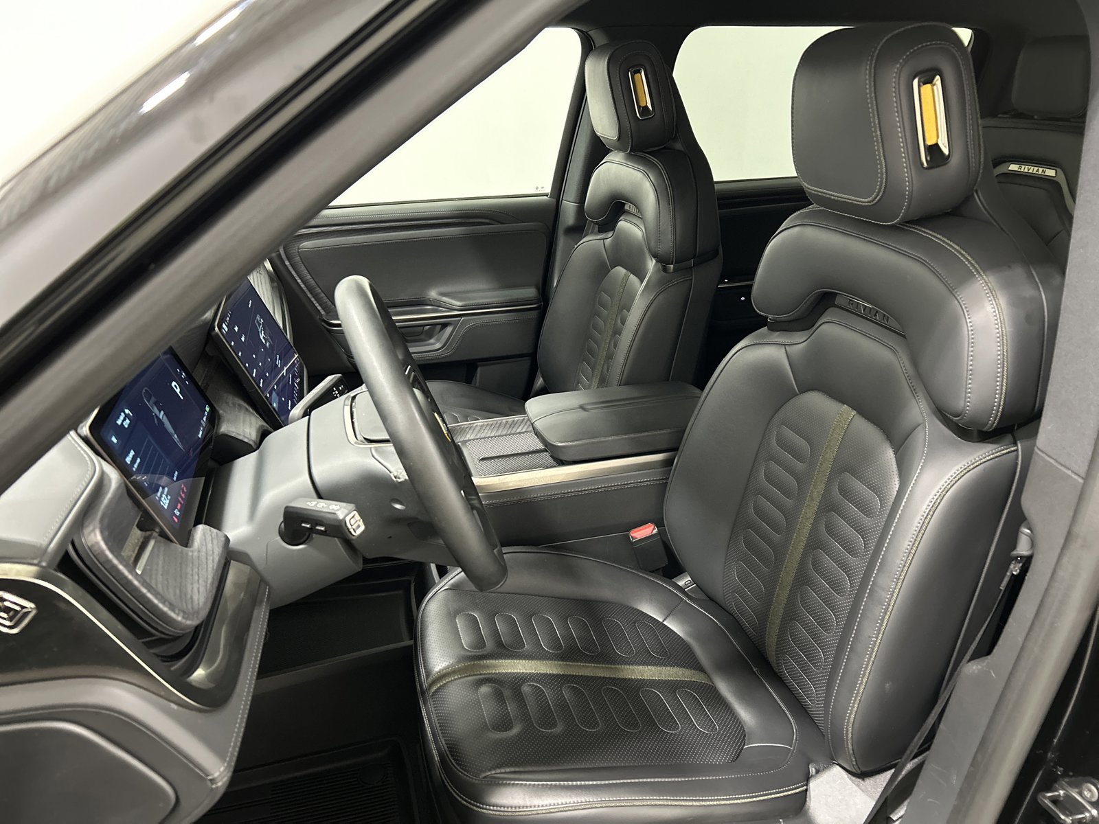 Used 2025 Rivian R1S Adventure image 20