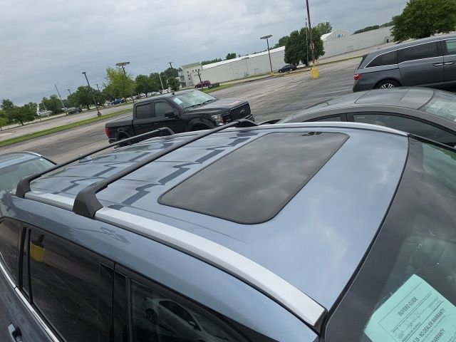 Used 2022 Toyota Highlander XLE AWD/4WD image 7