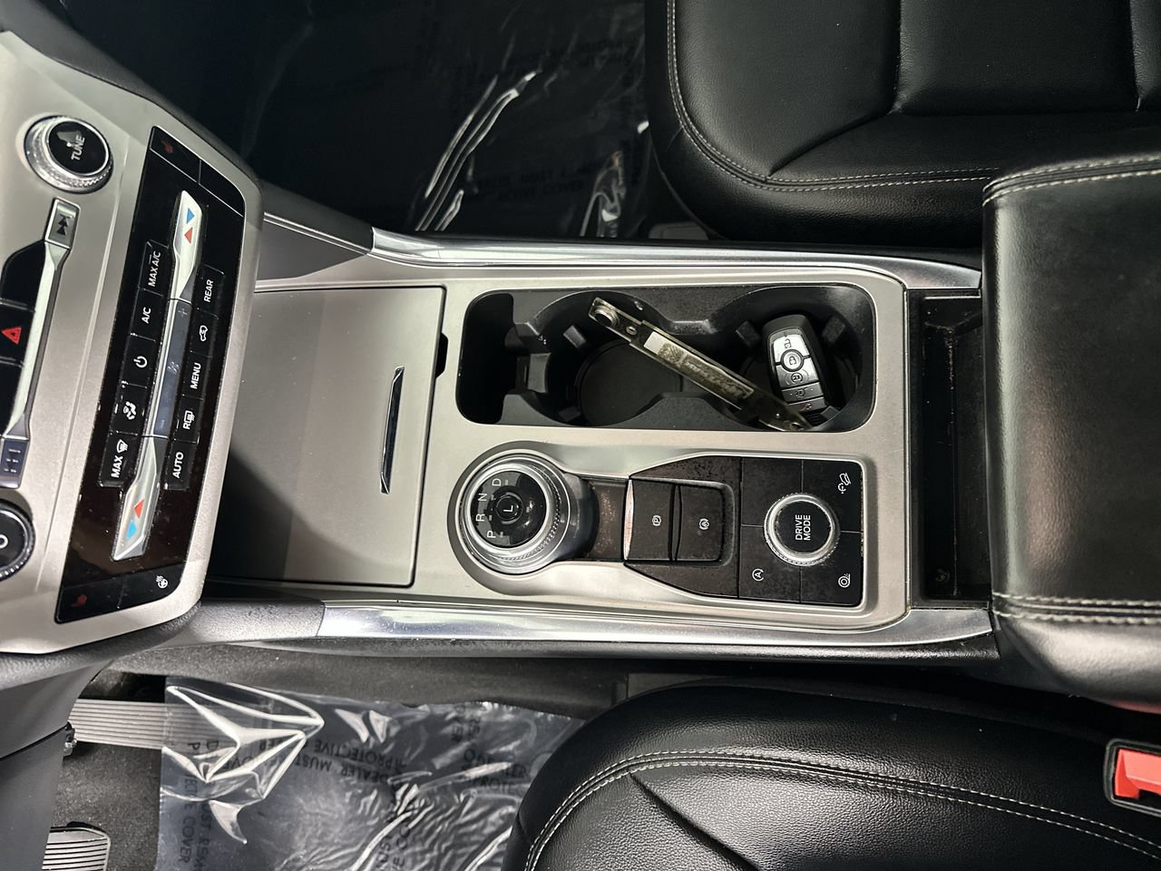 Used 2021 Ford Explorer XLT w/ Equipment Group 202A AWD/4WD image 9