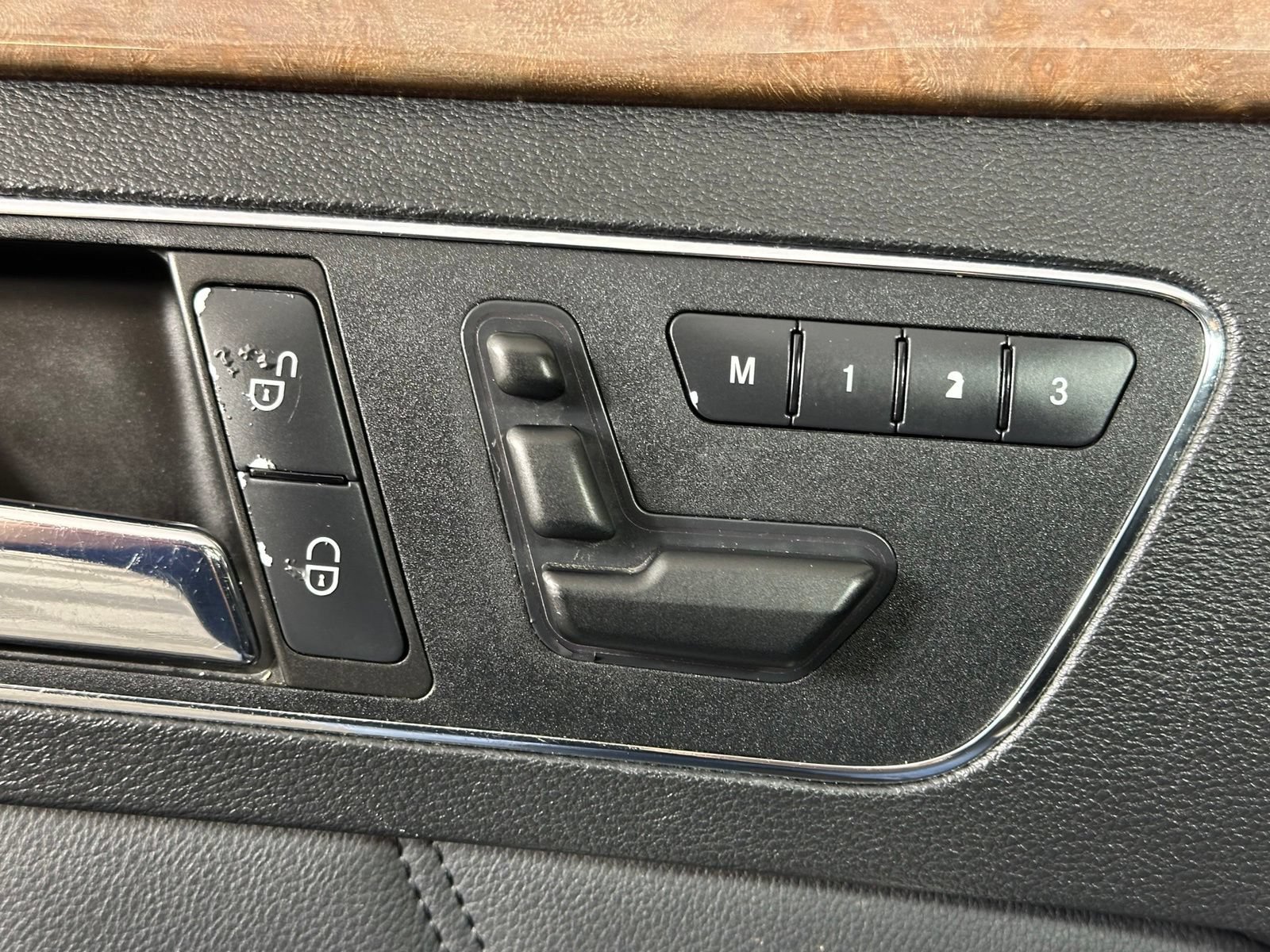 Used 2011 Mercedes-Benz E 350 4MATIC Sedan image 7
