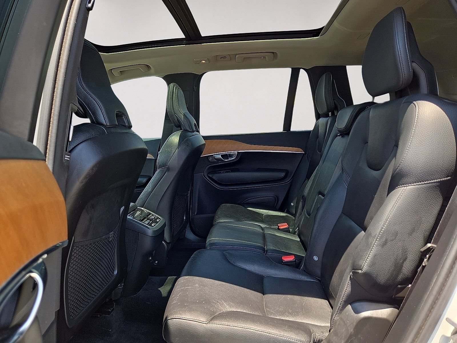 Certified 2023 Volvo XC90 B6 Plus w/ Protection Package Premier AWD/4WD image 16