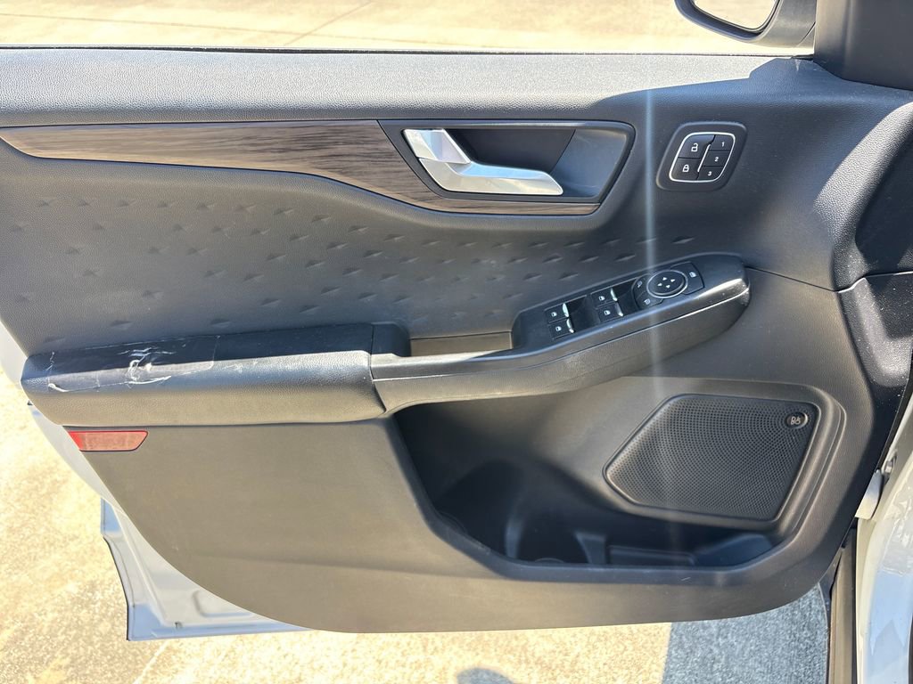 Used 2020 Ford Escape Titanium FWD image 17