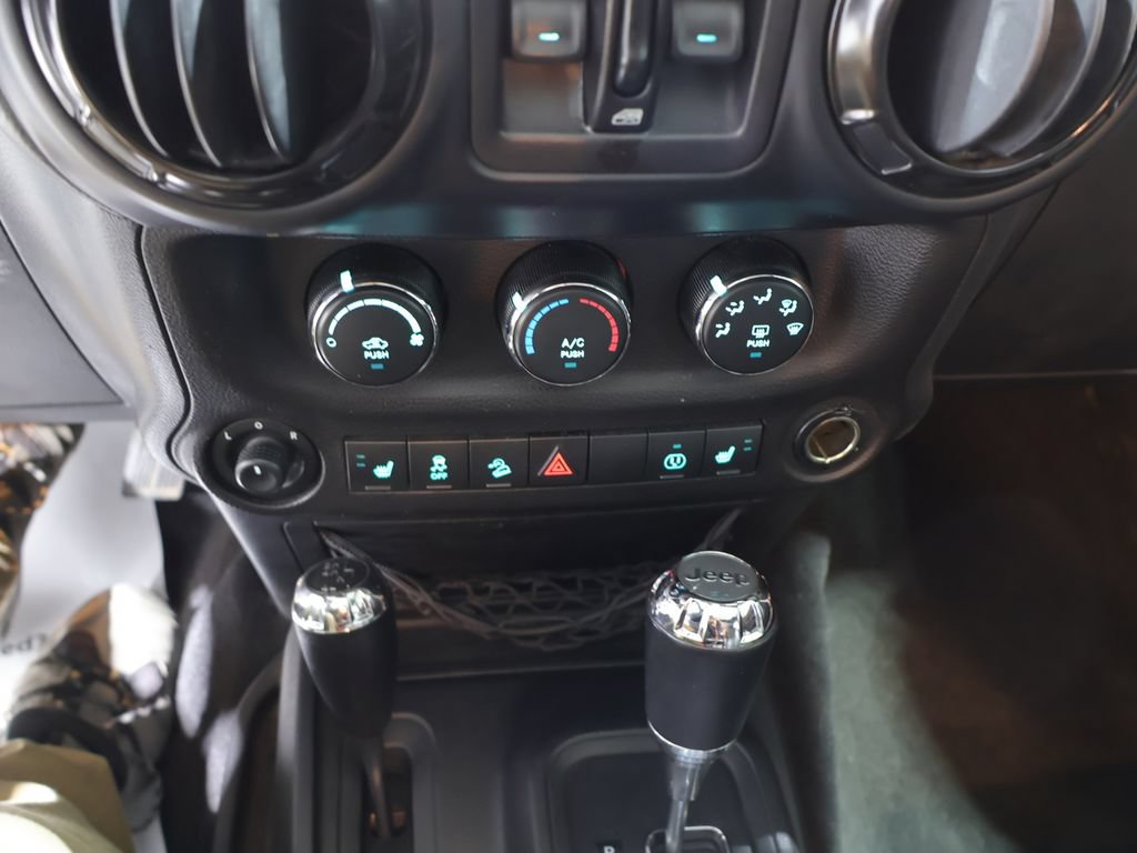 Certified 2017 Jeep Wrangler Unlimited Sahara AWD/4WD image 23
