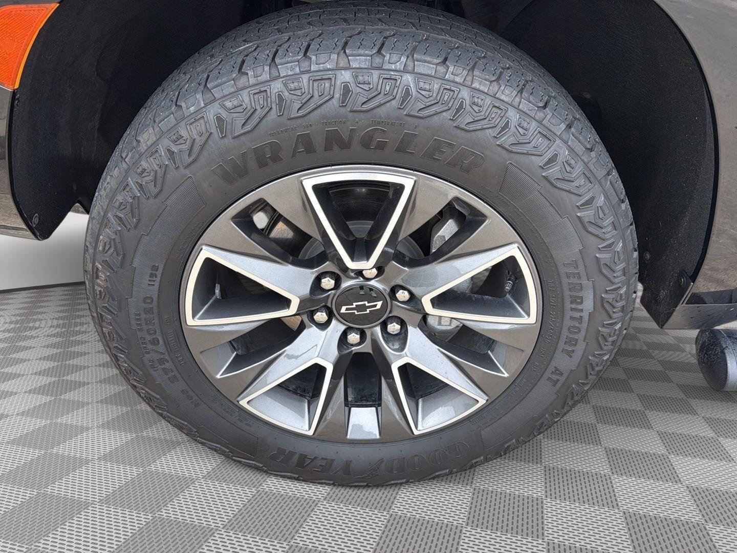 Used 2024 Chevrolet Tahoe Z71 w/ Luxury Package image 9