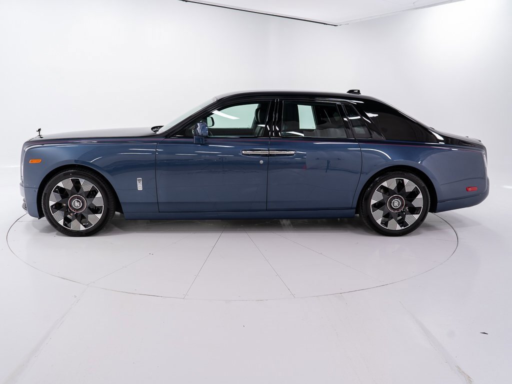 New 2026 Rolls-Royce Phantom Sedan image 2