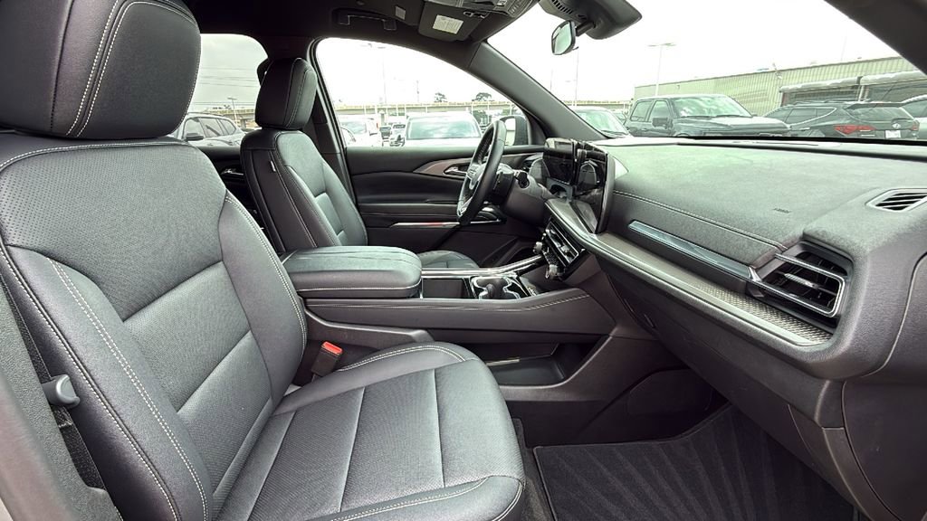Used 2026 Chevrolet Traverse LT FWD image 32