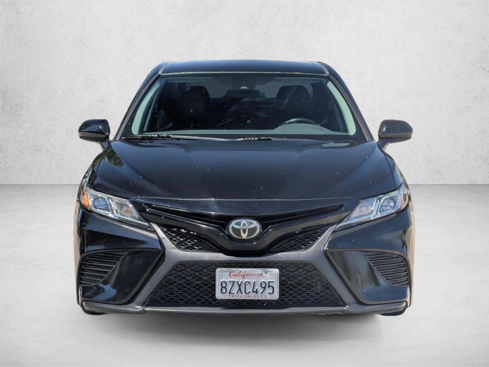 Used 2019 Toyota Camry SE w/ Carpet Mat Package FWD image 2