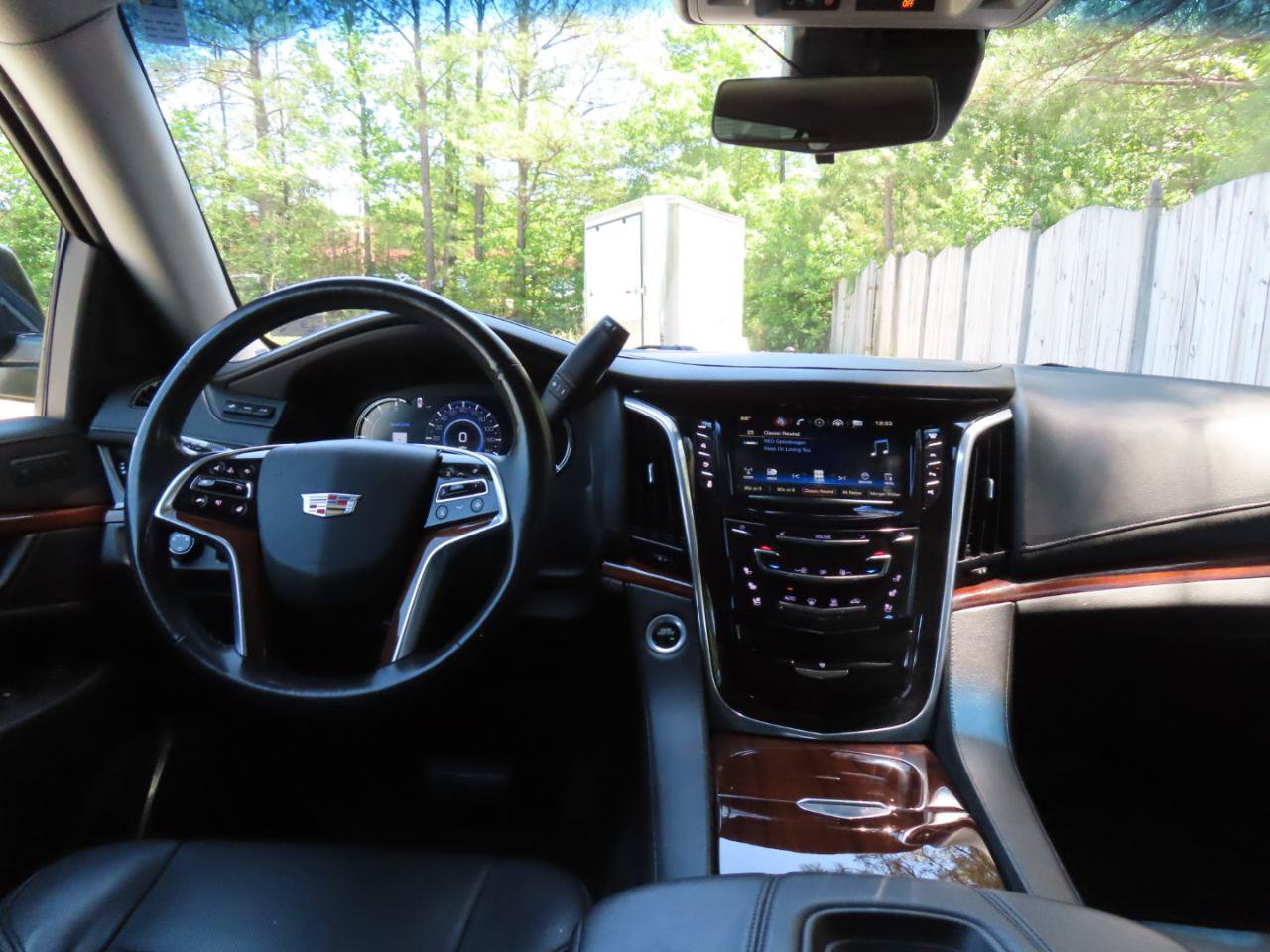 Used 2018 Cadillac Escalade Premium Luxury RWD image 30