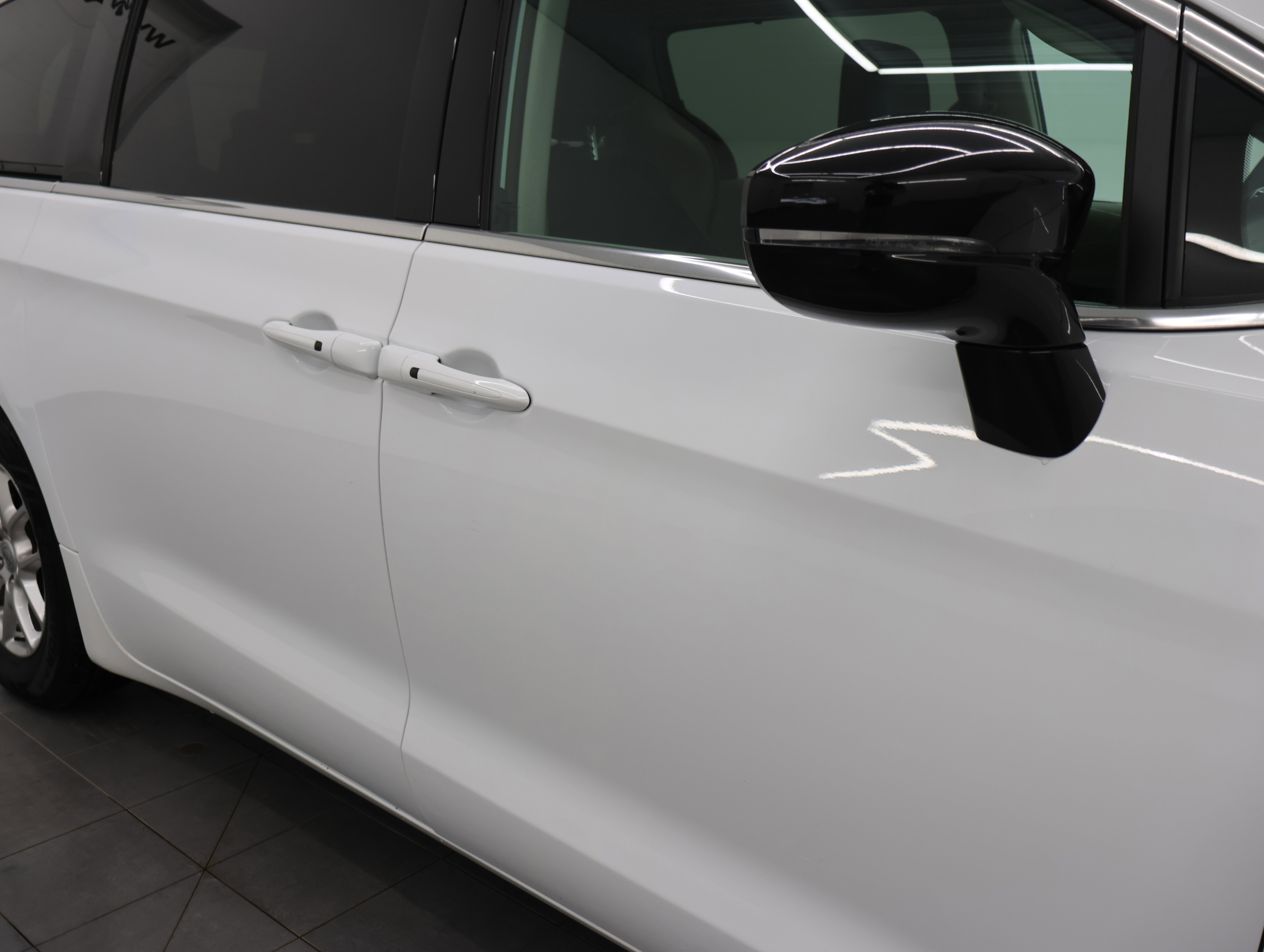 Used 2024 Chrysler Pacifica Touring-L image 23