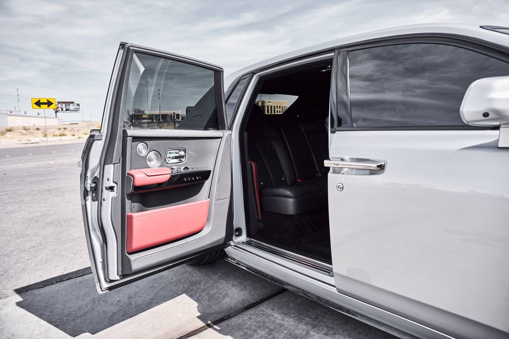 Used 2024 Rolls-Royce Phantom Sedan RWD image 36