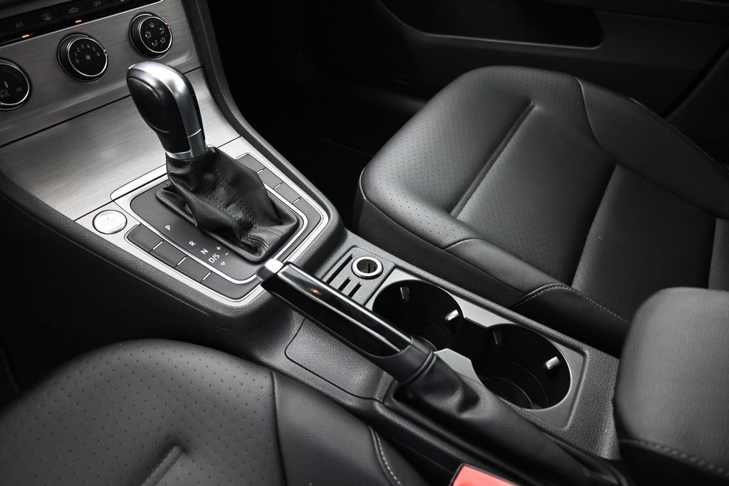 Used 2017 Volkswagen Golf Wolfsburg Edition FWD image 24