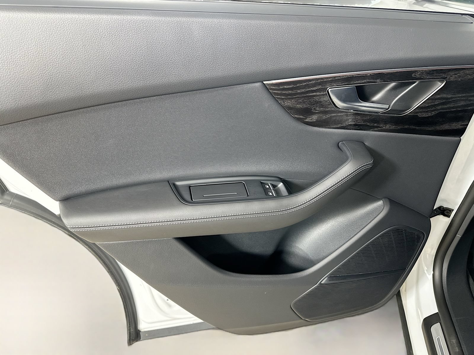 Used 2023 Audi Q8 Prestige w/ Prestige Package AWD/4WD image 35