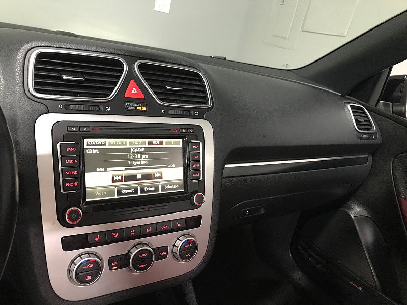 Used 2014 Volkswagen Eos Executive FWD image 30