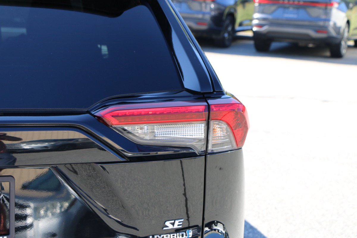 Used 2022 Toyota RAV4 SE AWD/4WD image 7