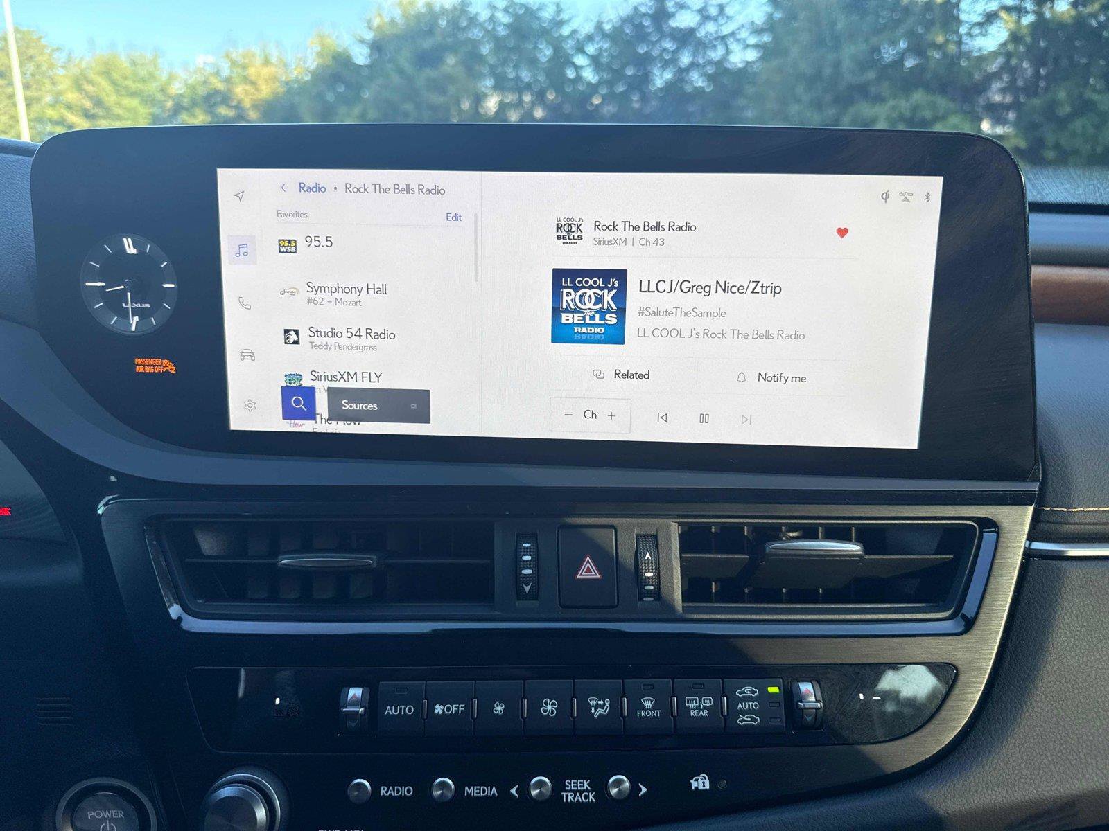 Used 2025 Lexus ES 300h Ultra Luxury w/ Accessory Package (Z2) FWD image 16