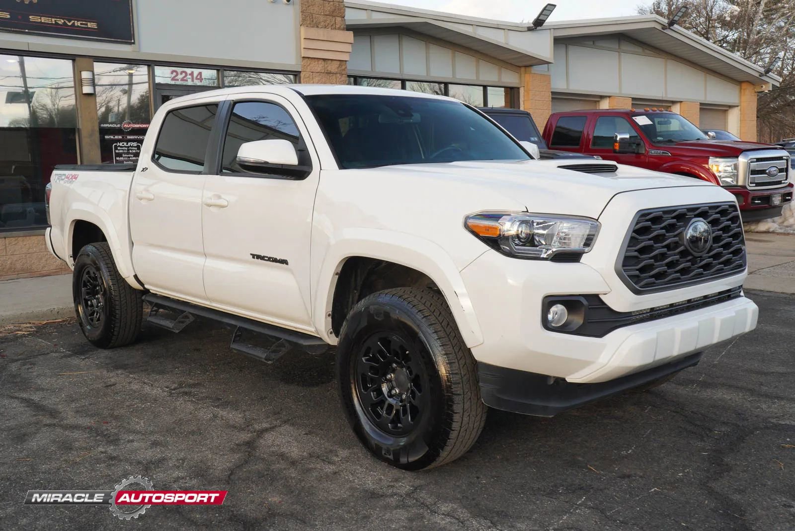 Used 2023 Toyota Tacoma TRD Sport w/ Advanced Technology Package image 9