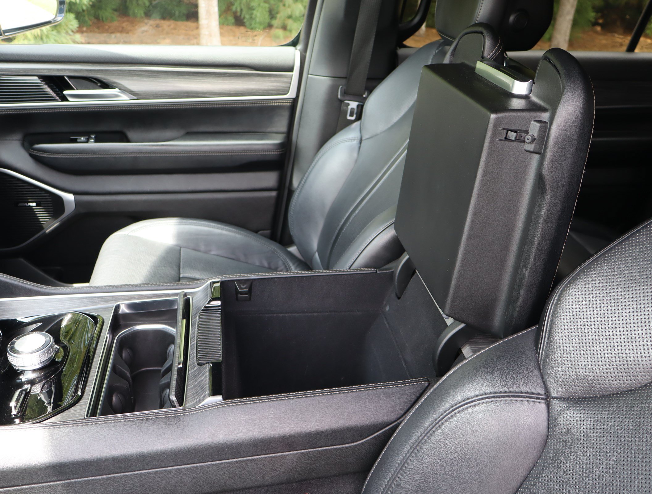 Used 2024 Jeep Wagoneer L Series II AWD/4WD image 33