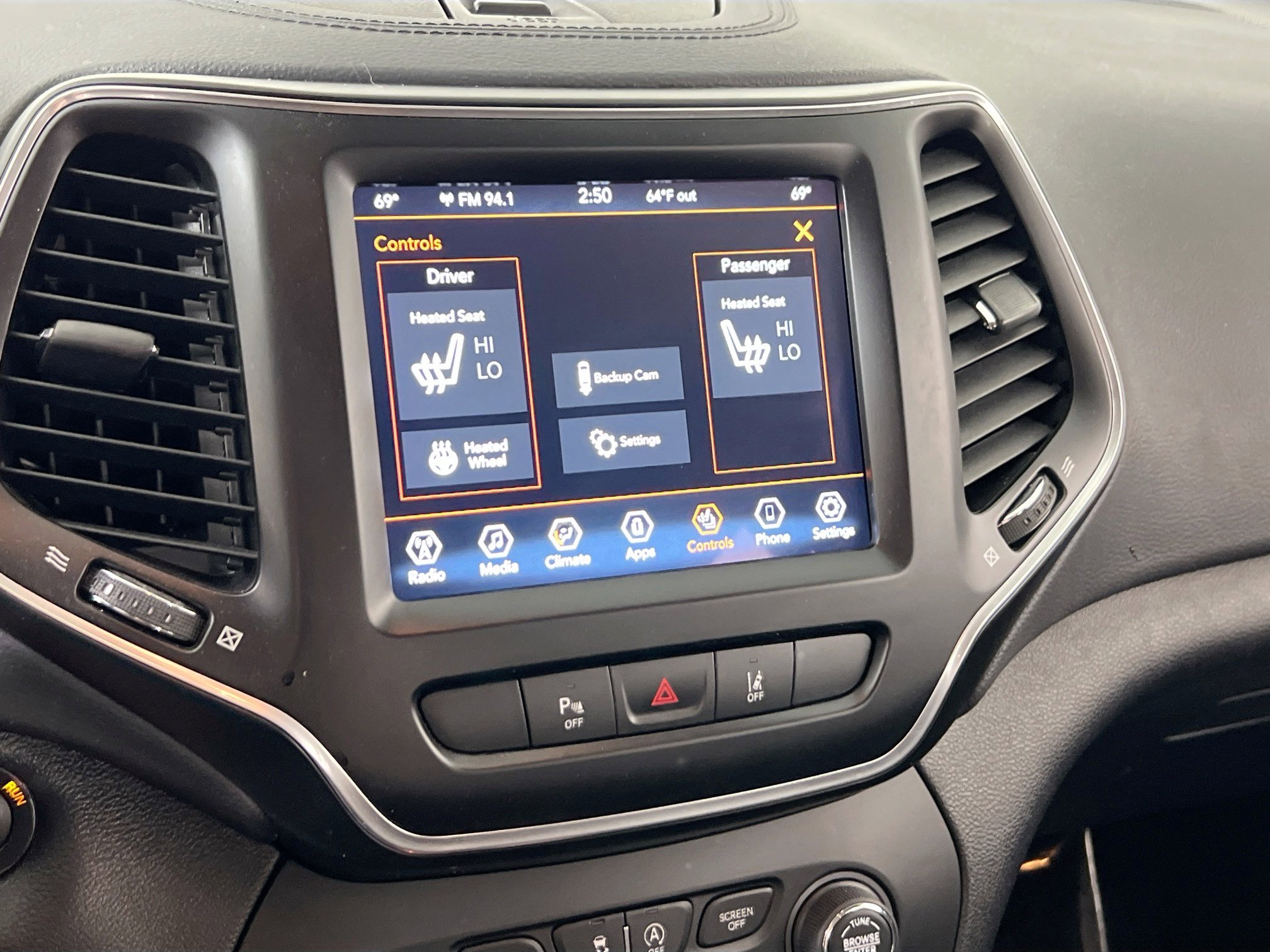 Used 2021 Jeep Cherokee Latitude Lux w/ Comfort/Convenience Group image 19