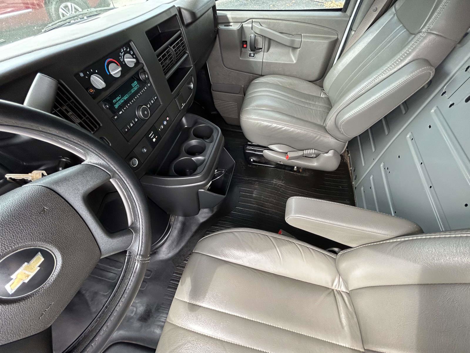 Used 2022 Chevrolet Express 2500 w/ Driver Convenience Package image 10