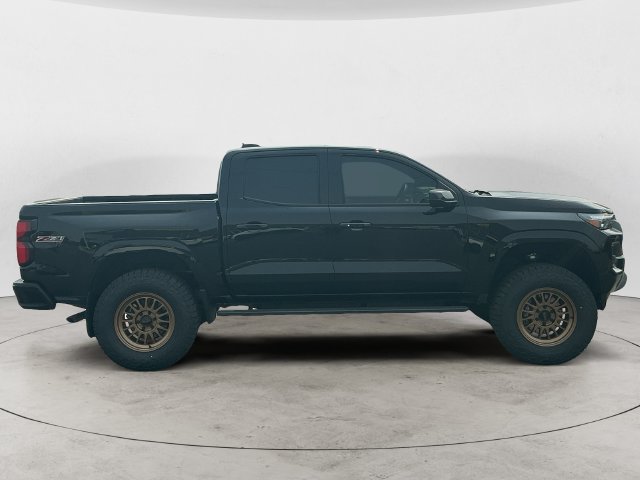 Used 2025 Chevrolet Colorado Z71 w/ Technology Package AWD/4WD image 5
