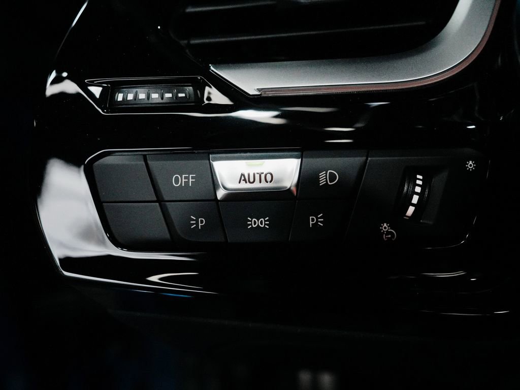 Used 2024 BMW Z4 M40i w/ Premium Package image 27