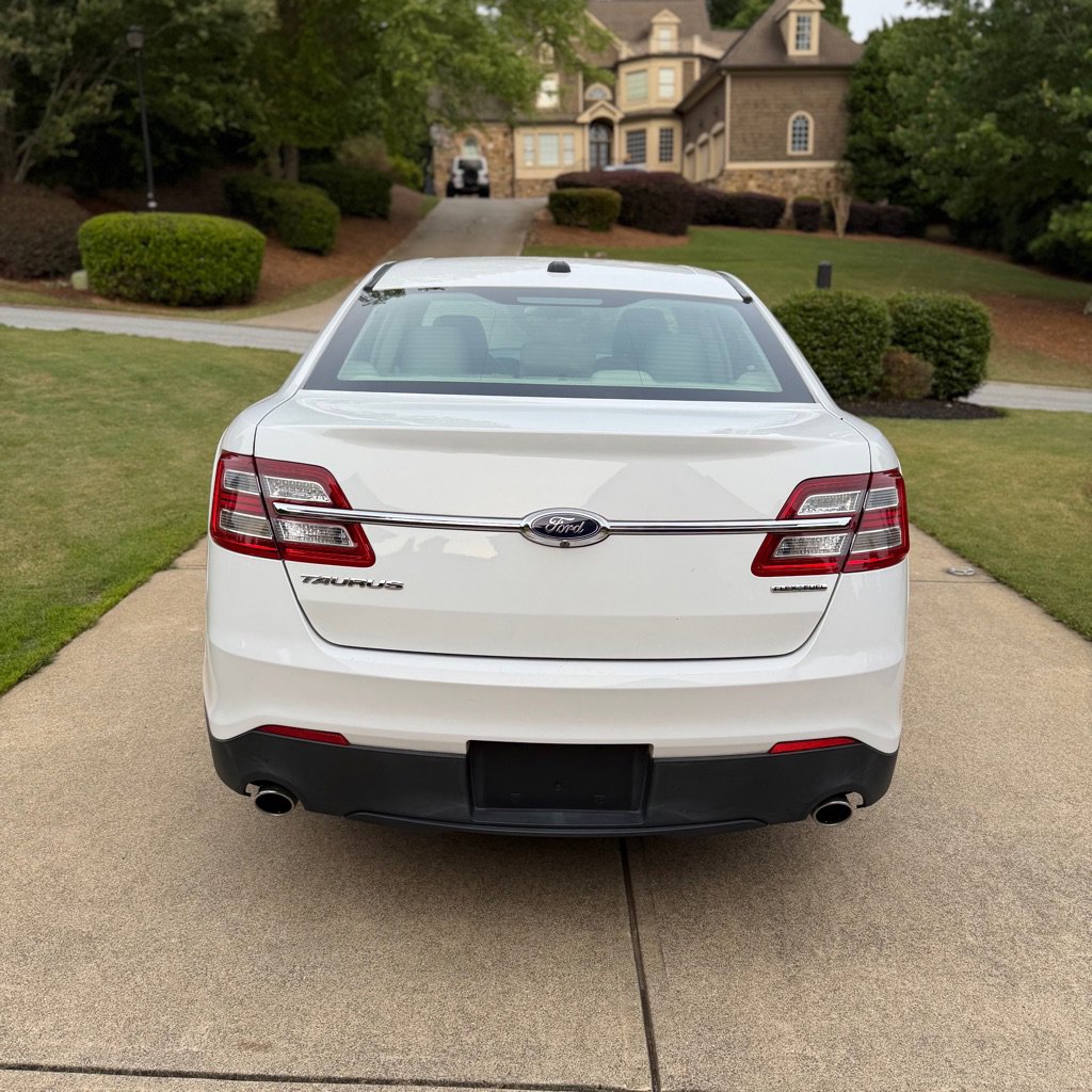 Used 2015 Ford Taurus SE FWD image 6