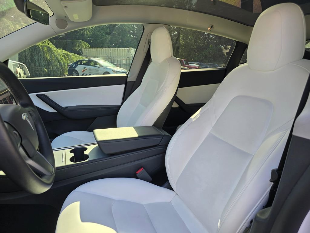 Used 2022 Tesla Model Y Long Range AWD/4WD image 12