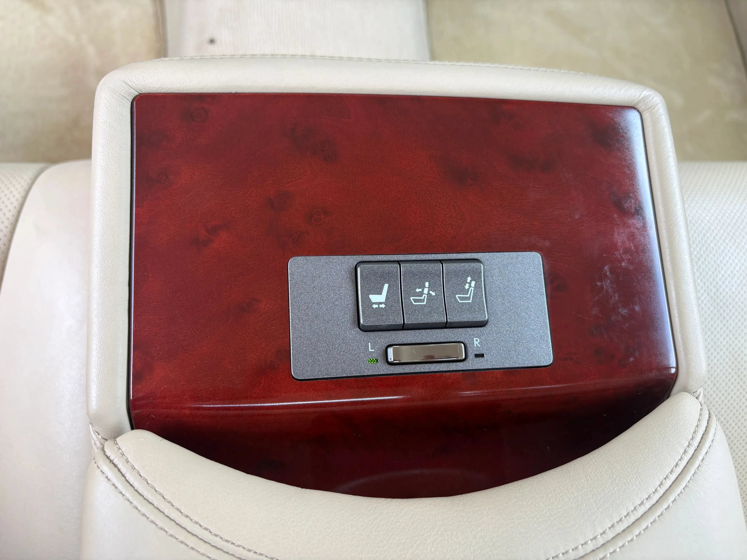 Used 2007 Lexus LS 460 L RWD image 38
