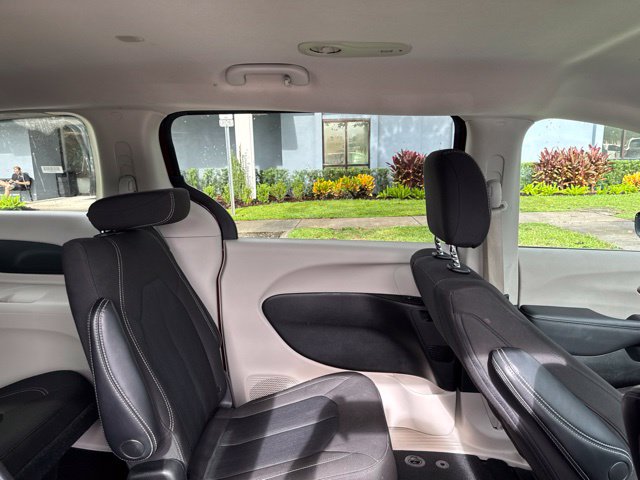 Used 2023 Chrysler Voyager LX FWD image 12