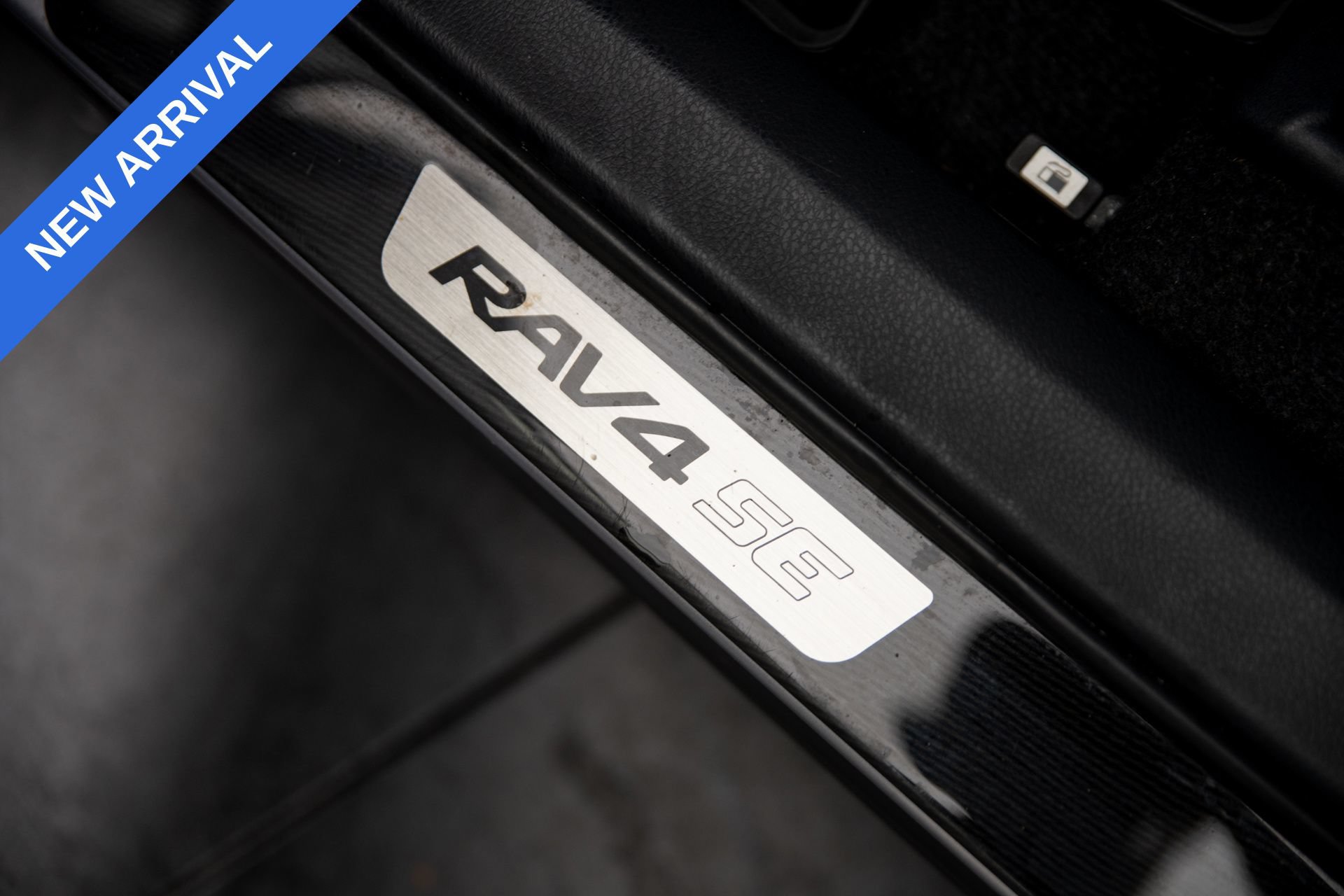Used 2017 Toyota RAV4 SE w/ Advanced Technology Package AWD/4WD image 16